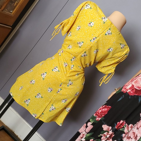 CLEARANCE FINAL PRICE Pretty floral Deep V Dress - Picture 3 of 9